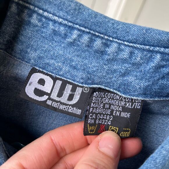 Vintage 90s Embroidered Denim Shirt L/XL Polar Bears, Penguins Winter Scene - Picture 2 of 6